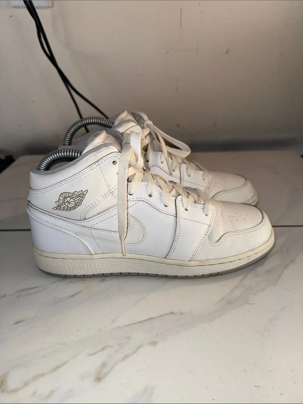 Jordan Men's Athletic Shoes White Jordan 1 Retro Mid White (2017)